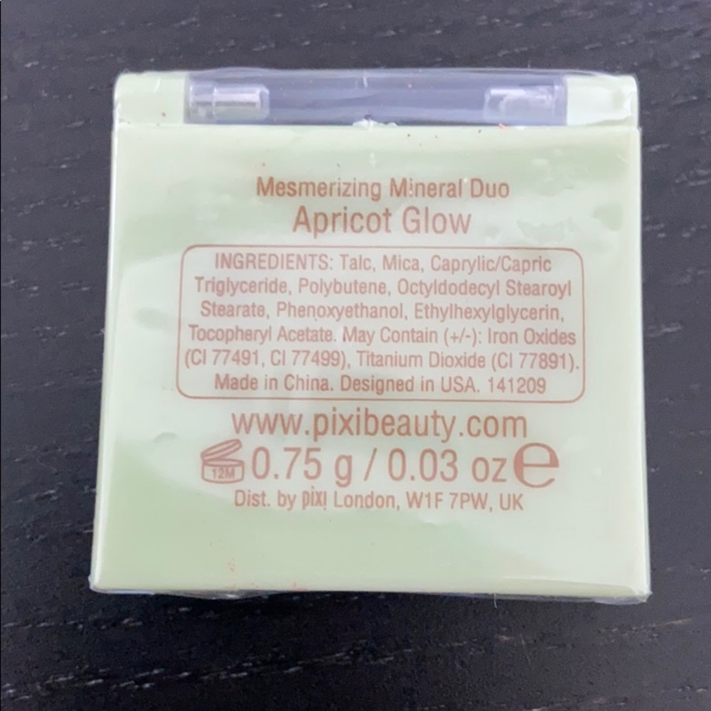 Makeup Bundle - Picture 6 of 15